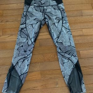 Rare Lululemon Goal Crusher tights /Dottie Tribe